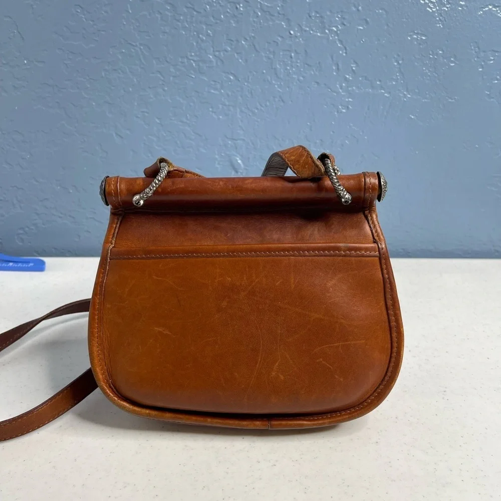 Brighton brown vintage woven flap top with twist closure adjustable strap purse